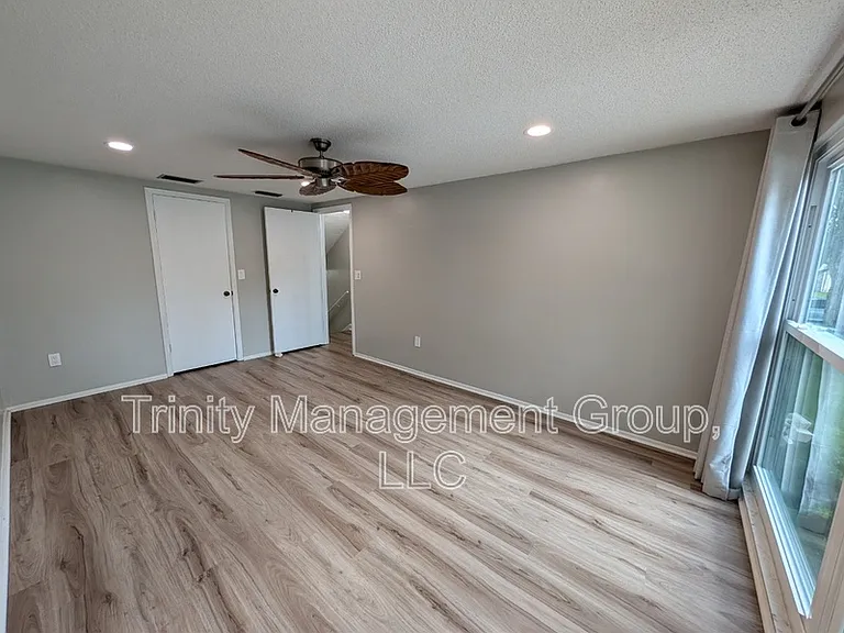 8605 Wagon Wheel Ln — Photo 26