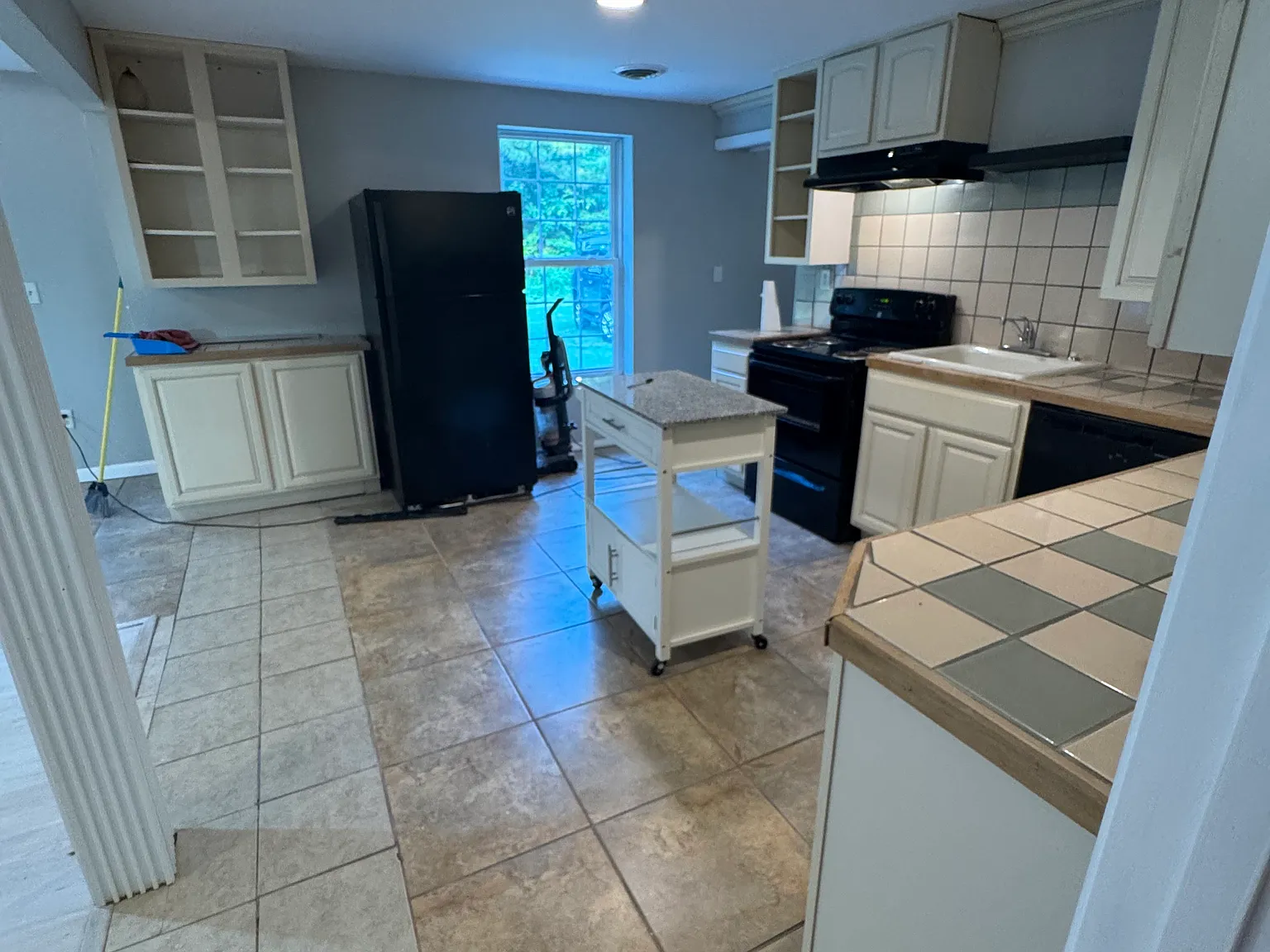 3 bed, 1.5 bath, 2000 sqft, $1,850 — Photo 4