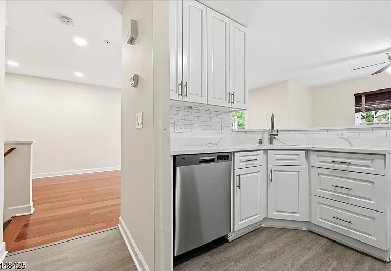 604 Knollwood Ct — Photo 3