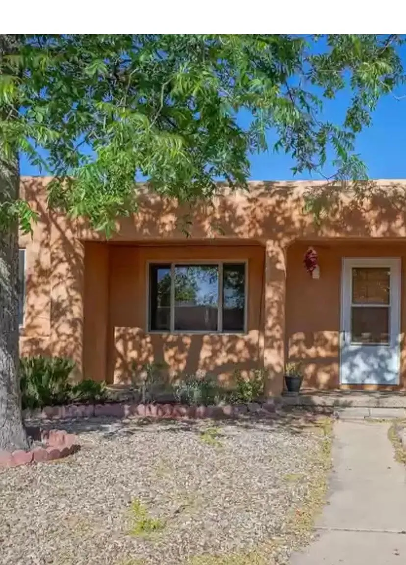1249 Lobo Pl NE — Photo 2