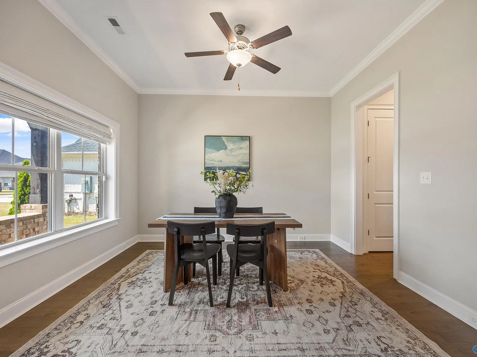 5 bed, 3.5 bath, 3216 sqft, $2,500 — Photo 2