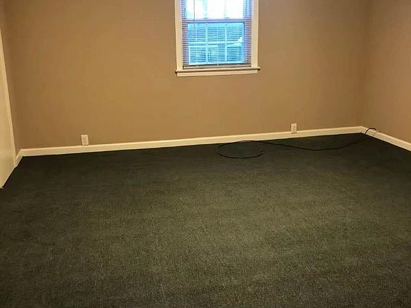3rd image of 932 Hillside Blvd Floor 2