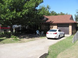 902 E Crockett St, Ennis, TX 75119