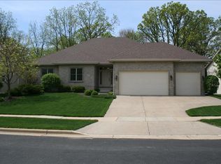 9621 Shadow Ridge Trl, Middleton, WI 53562