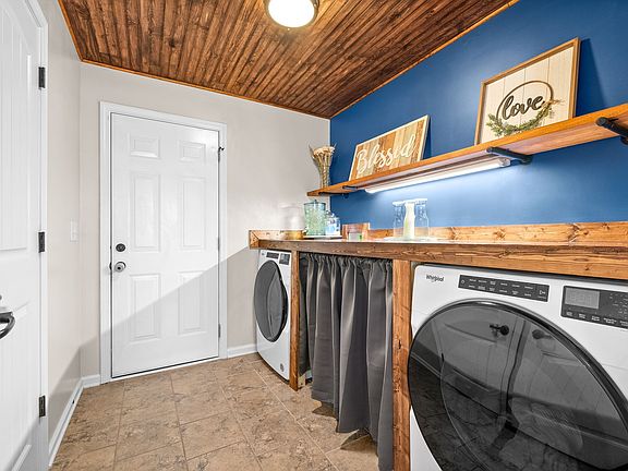 5th image of 3738 Fox Hole Dr