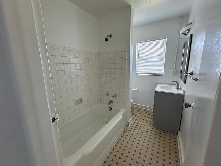 Ocean Reef Apartments — Photo 25