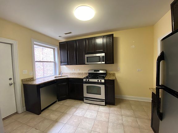 4th image of 3800-02 W Irving Park Rd #2N