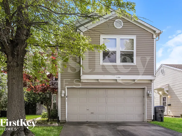 1180 Crescent Dr — Photo 1