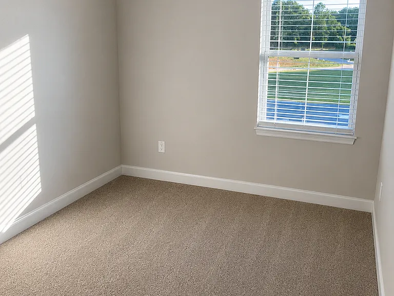 867 Ernest Ln — Photo 6