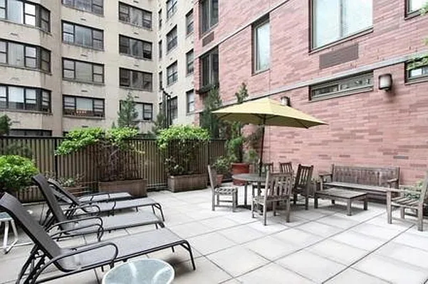 Sold by R New York | media 7