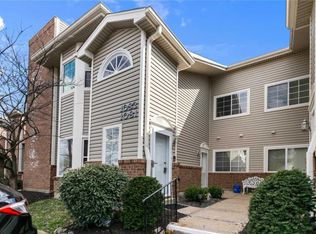1083 N Spoede Rd, Saint Louis, MO