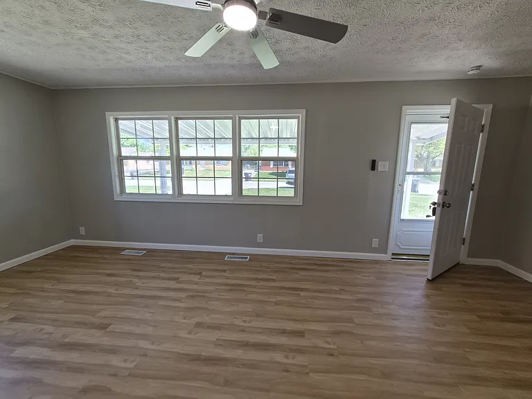 464 Carol Dr — Photo 7