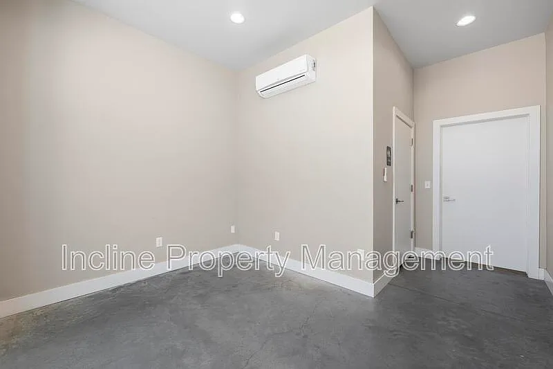 1545 W 200 S — Photo 2