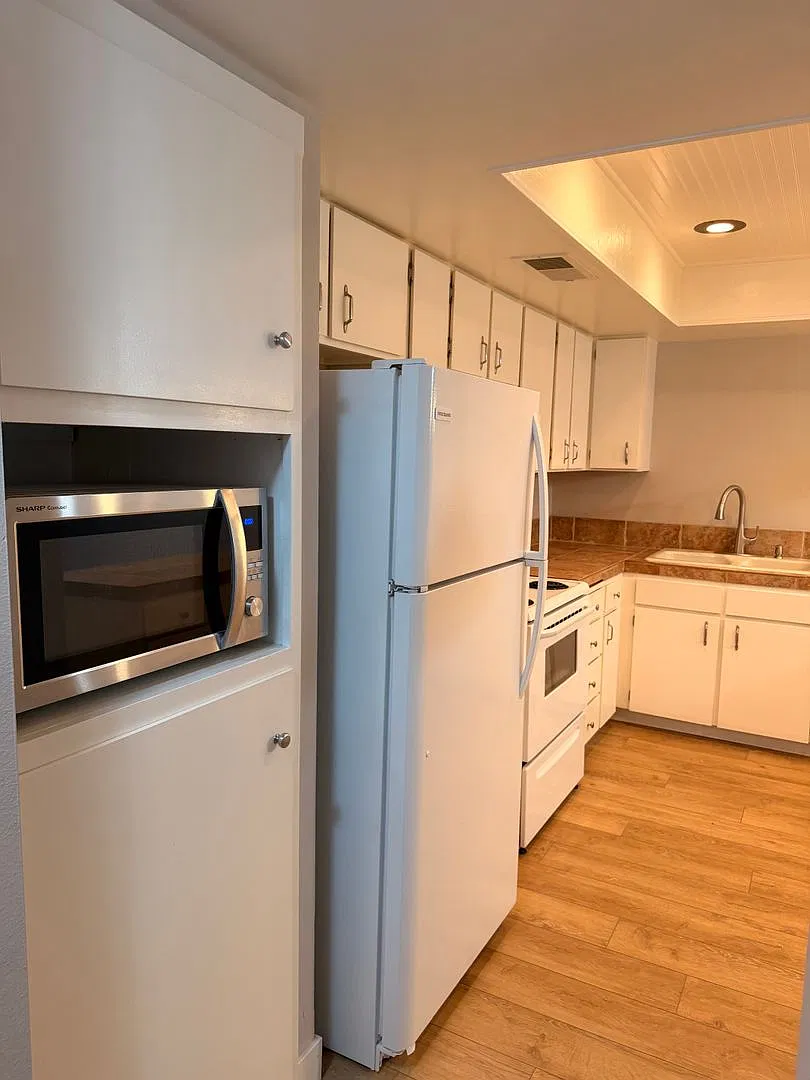 2-tbedroom, 2-bath home in Redding — Photo 2
