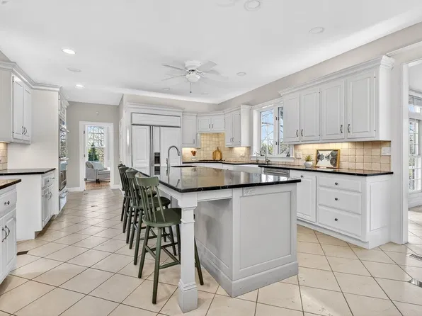 792 Jerusalem Rd, Cohasset, MA 02025
