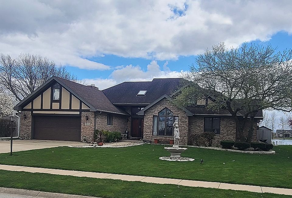1st image of 1020 W Longfellow Dr