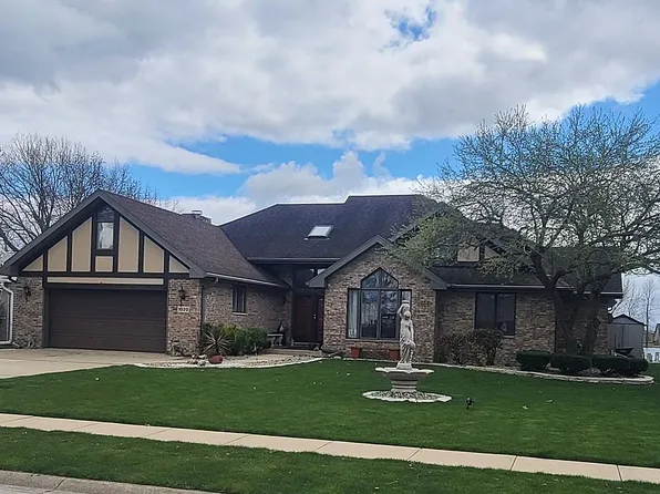 1020 W Longfellow Dr, Manteno, IL 60950