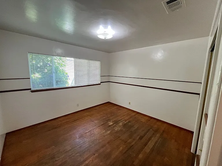 215 S D St — Photo 10