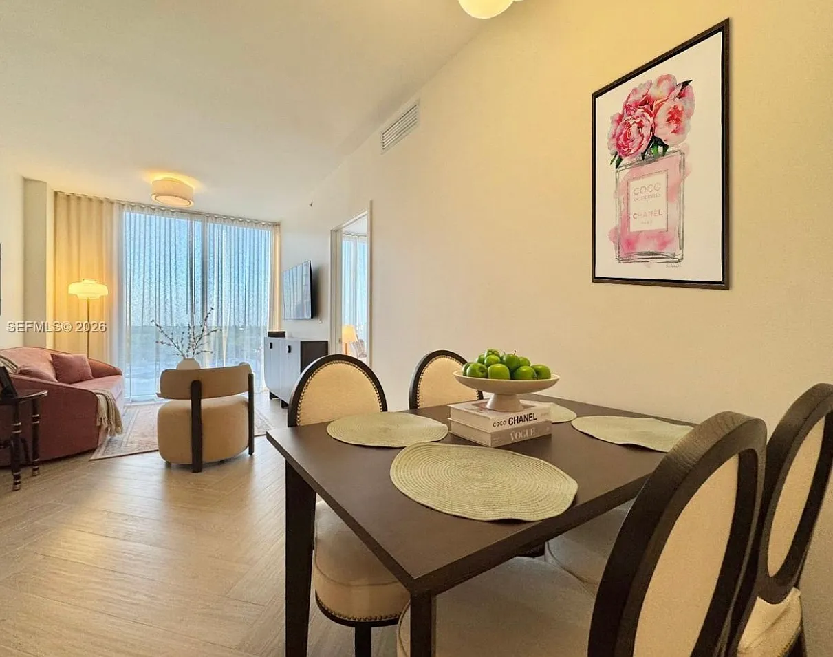 2 bed, 804 sqft, $6,750 — Photo 4