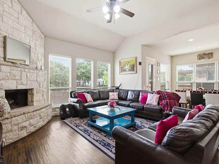 2304 Lynbridge Cir — Photo 7