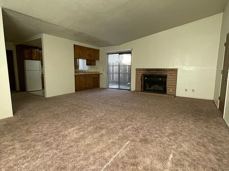 616 Yosemite — Photo 2
