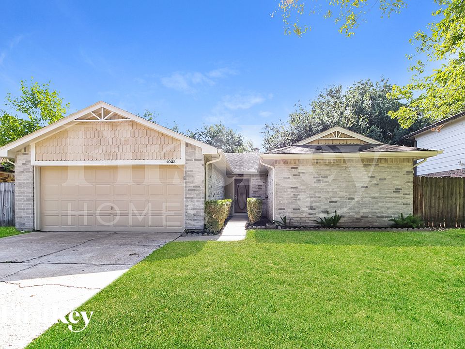 1st image of 1023 Huntington Dr