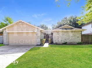 1023 Huntington Dr, Pearland, TX 77584