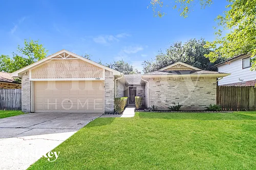 1023 Huntington Dr Photo 1