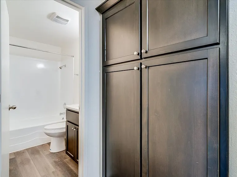 Barclay Square Where Convenience Meets Community Up to 1-Month Free! — Photo 31