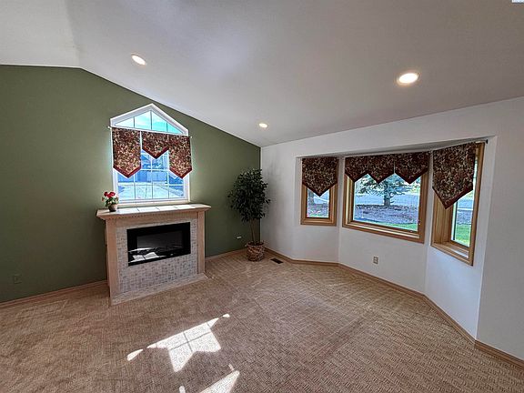2nd image of 1135 SE Sandalwood Dr