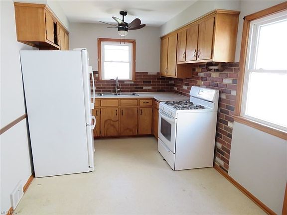5th image of 696 E 241st St