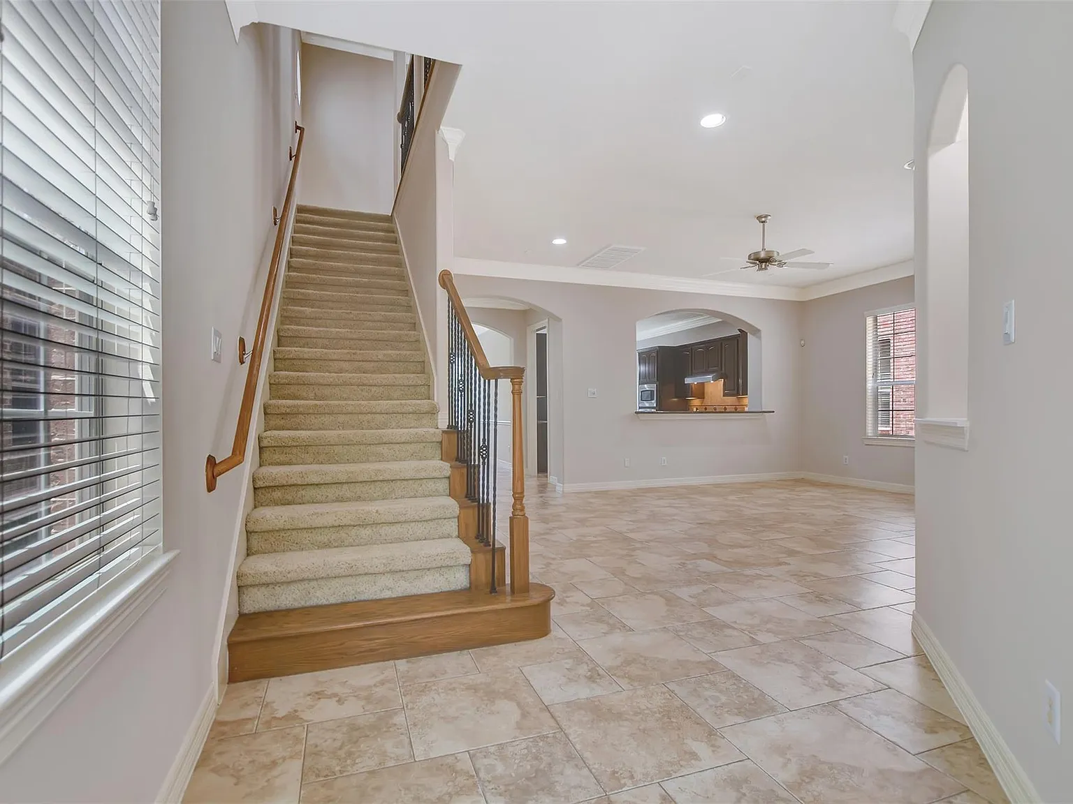 3 bed, 2.5 bath, 2698 sqft, $2,650 — Photo 3
