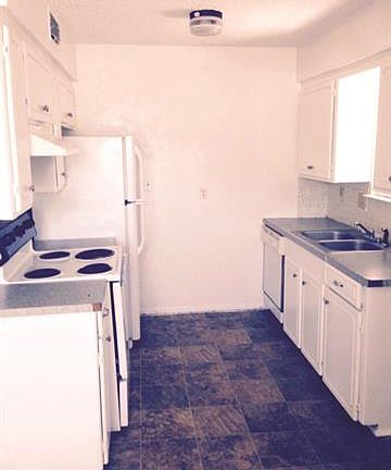3rd image of 603-605-605 West Way