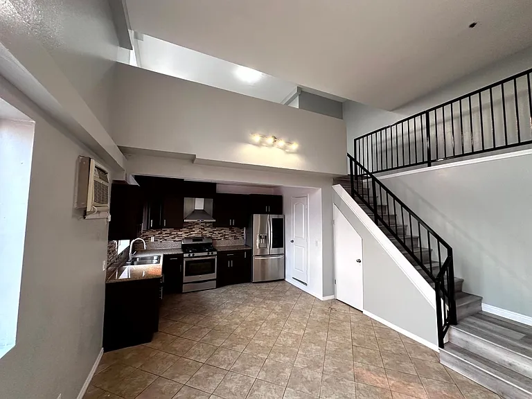 432 N Kingsley Dr. — Photo 8
