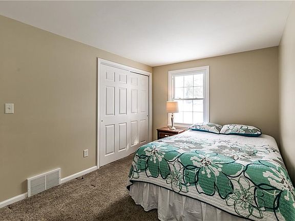 2nd image of 18 Gillette Ln