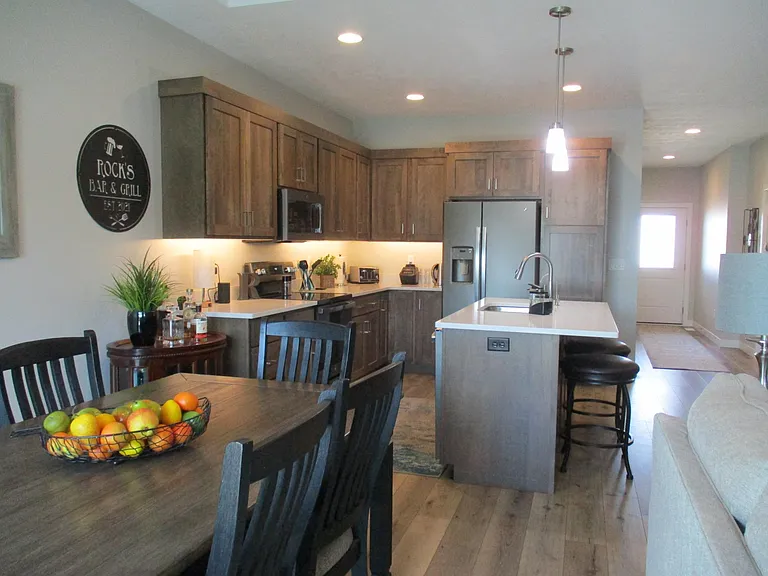 177 N Canterbury Cir — Photo 16