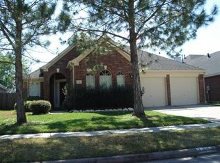 3718 Crescent Dr, Pearland, TX 77584