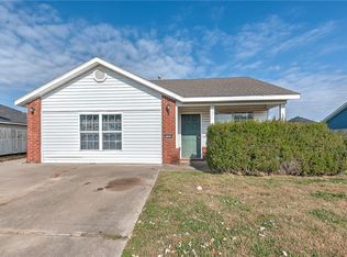 1009 Flynt St, Siloam Springs, AR 72761