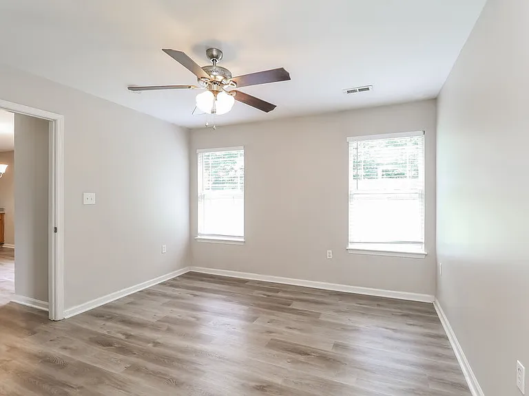 814 Oakshire Cir — Photo 11
