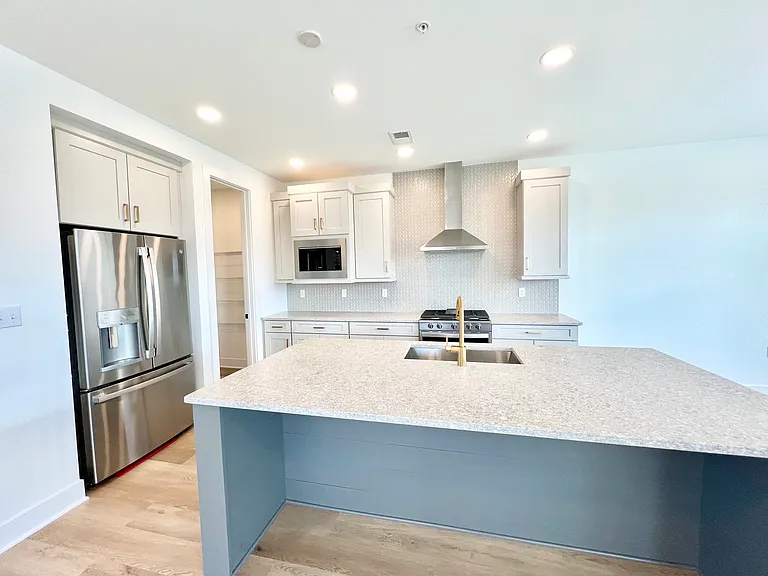 401 Cranford Way — Photo 2