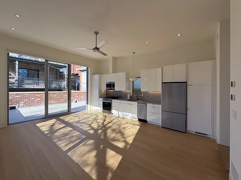 1317 N Leavitt St — Photo 7