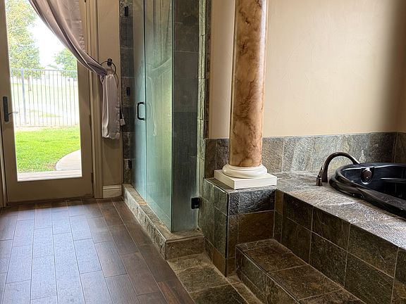 5th image of 10370 Keystone Dr