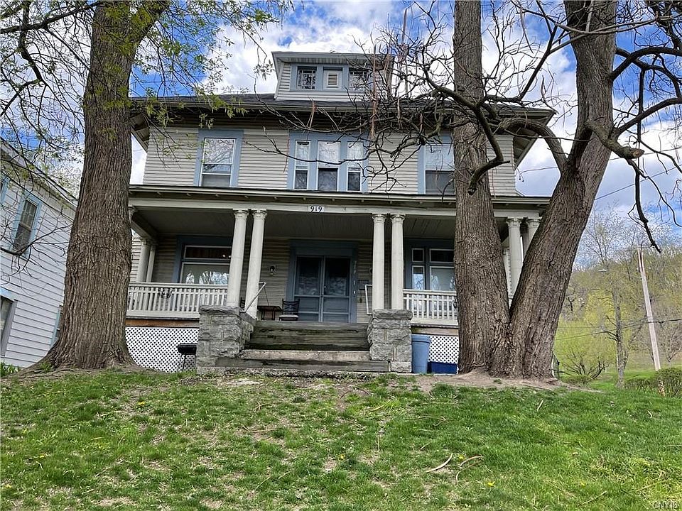 2nd image of 919 Hawley Ave