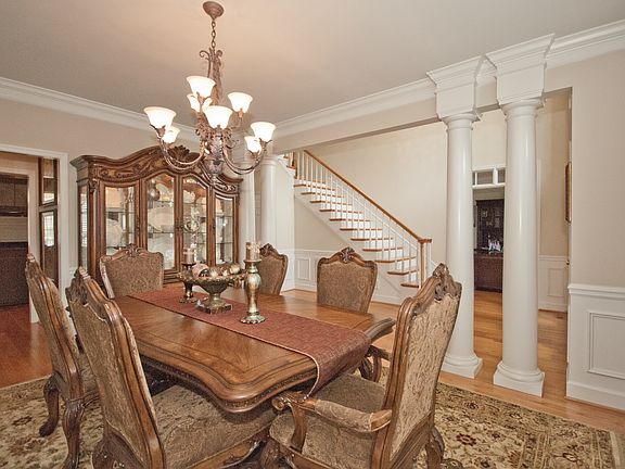4th image of 9104 Hailes Abbey Ln