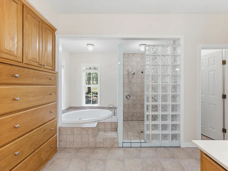 1025 Burchbury Trl — Photo 17