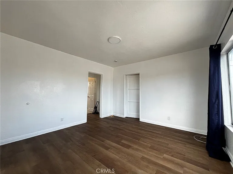 7215 S Van Ness Ave — Photo 3