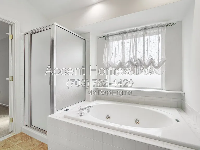 21217 Millwood Sq — Photo 32