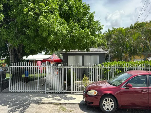 2016 NW 71st St, Miami, FL 33147