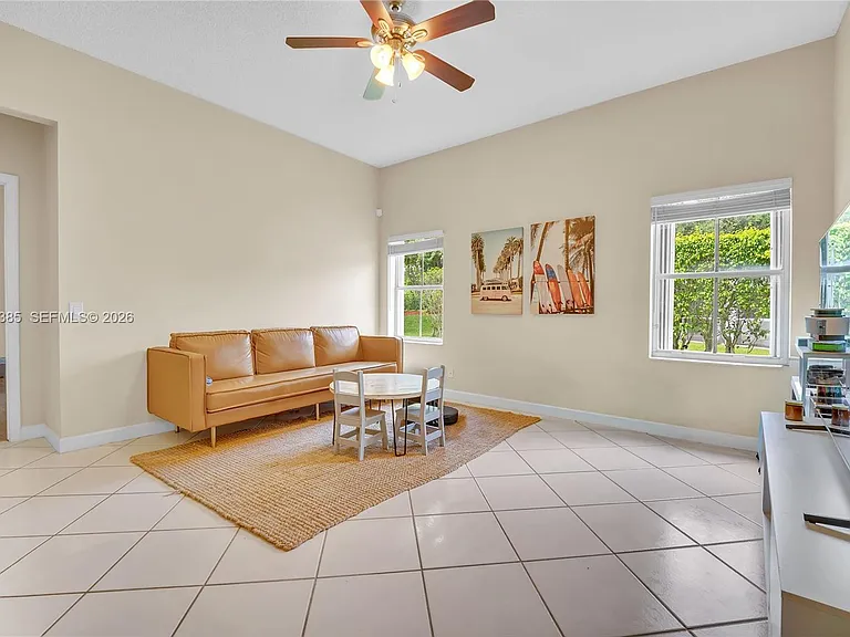 885 Tanglewood Cir — Photo 15