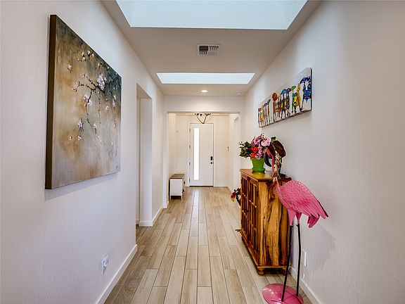 5th image of 144 Mirador Blvd